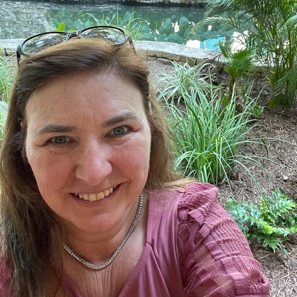 Meet your Posher, Melissa - Picture 5 of 11